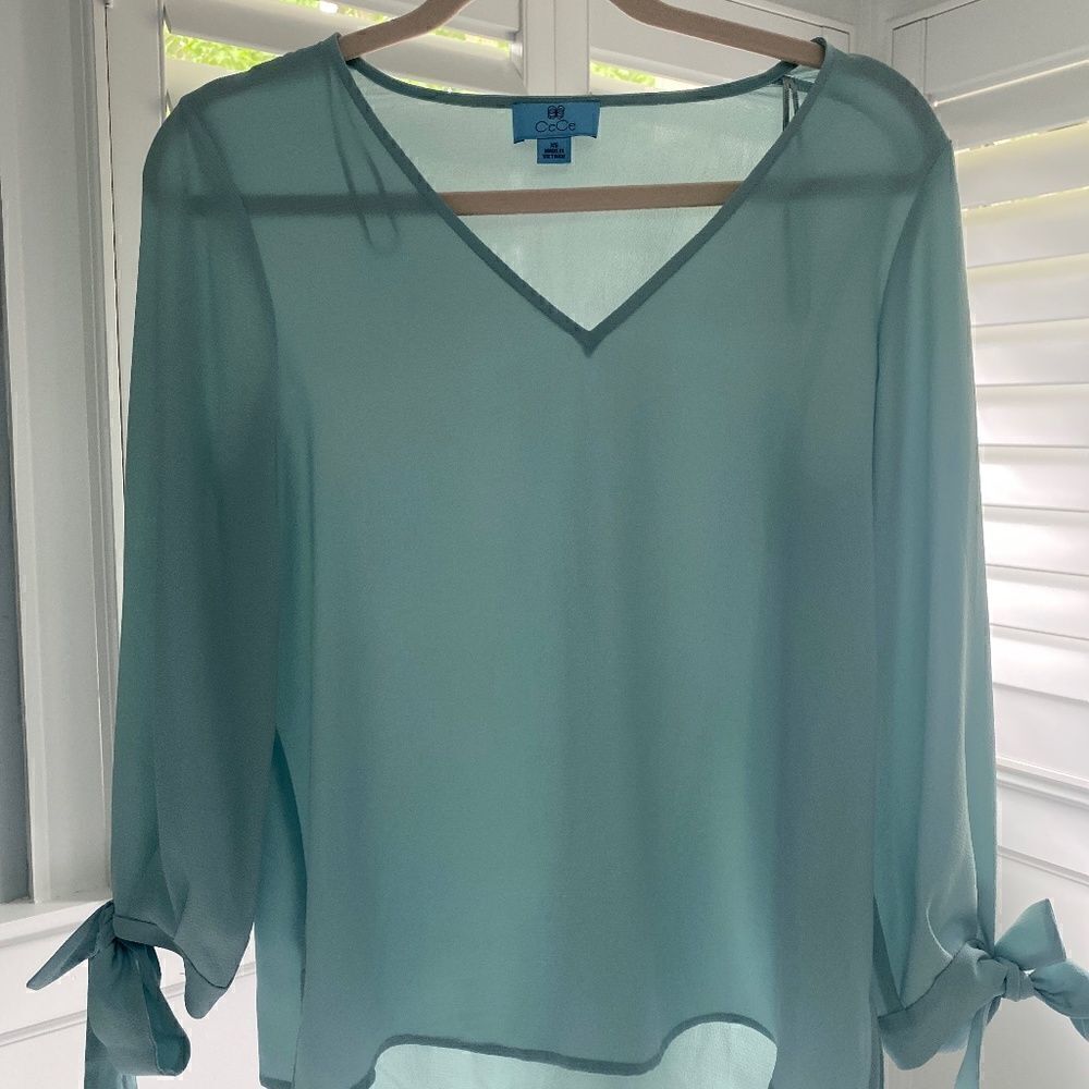 CeCe tie sleeve v-neck top